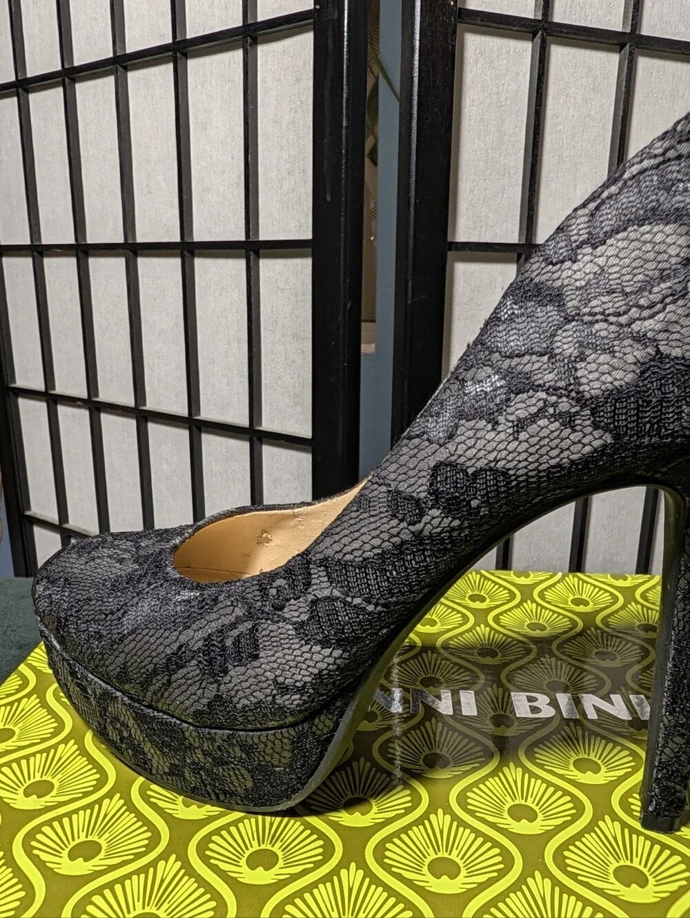 Gianni Bini Black Lace Platform Pumps size 6.5